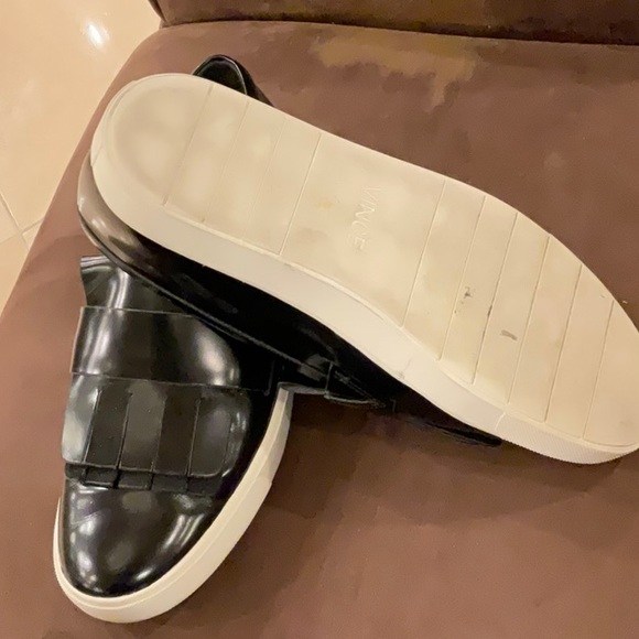 VINCE SLIP ON SNEAKER IN SIZE 8 - Picture 4 of 4